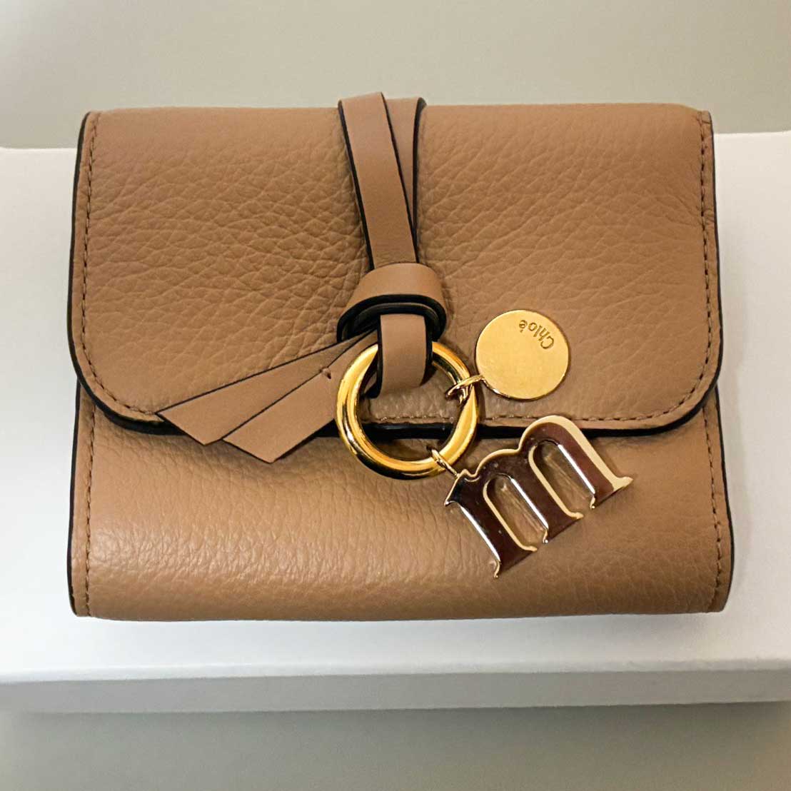 ハガキやブランド財布などのお買取をさせていただきました！