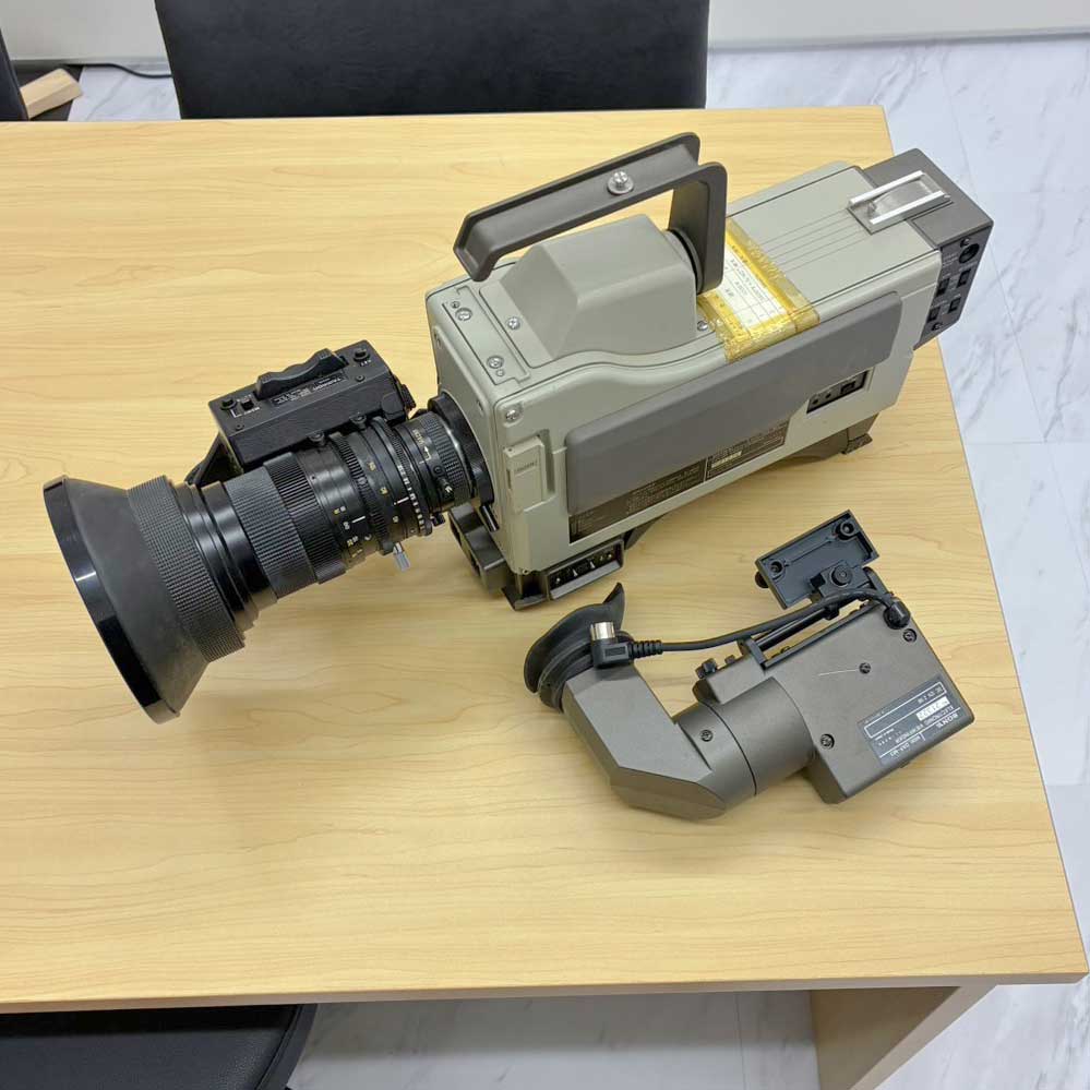 業務用ビデオカメラとブランド品のお買取をさせていただきました!