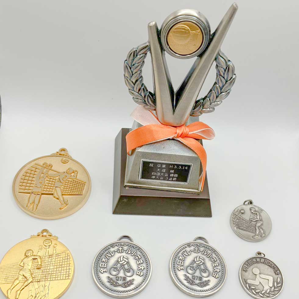 メダルやトロフィー、記念硬貨などのお買取をさせていただきました！